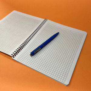 Cuaderno con Espiral 16x21cm Rayado – TAPA FLEXIBLE Maratón- 42 hjs.